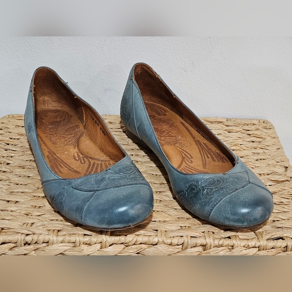 Born Shoes - BORN Teal Blue Tooled Leather with Floral Design Flats Size 7